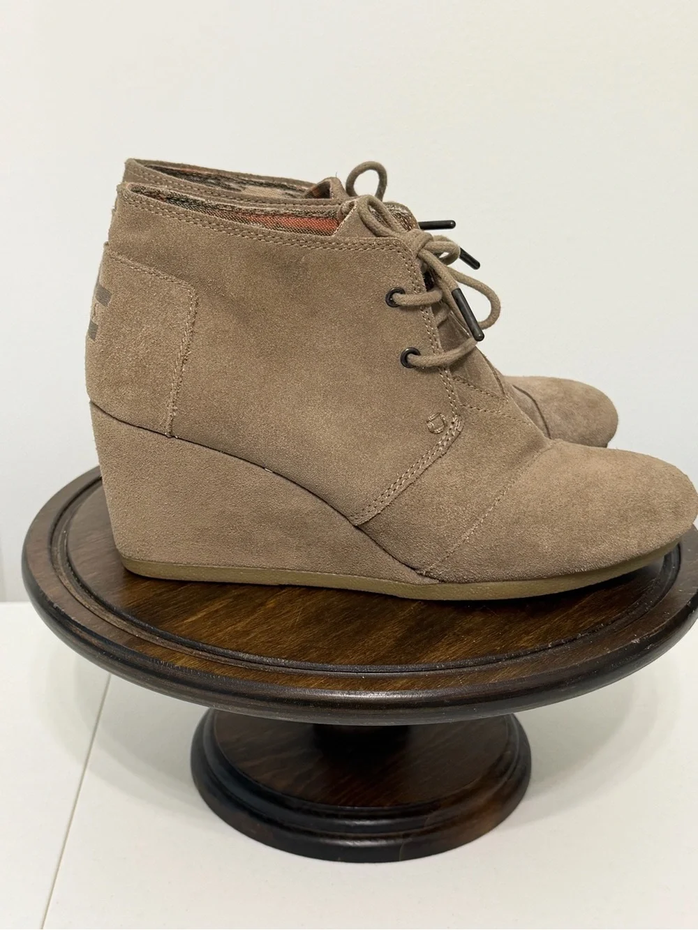 TOMS Desert Wedge Suede Chukkas Booties Khaki Tan 8